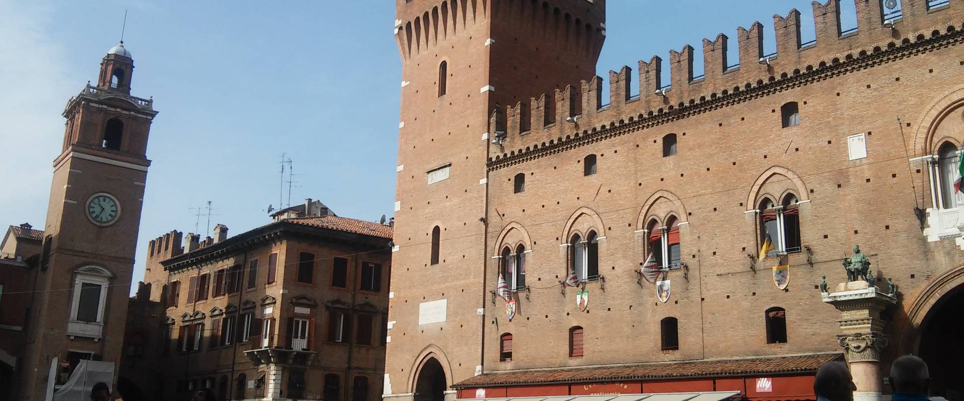 Castello degli Estensi di Ferrara foto di Tommyceru